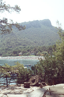 View to south west of Kemer from Y�r�k Park [ 19-9-2000 ] � Erdogan Tan